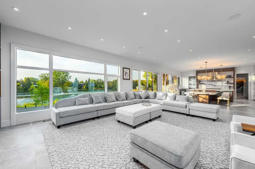 1911 52 Street NW Calgary AB T3B 1C3