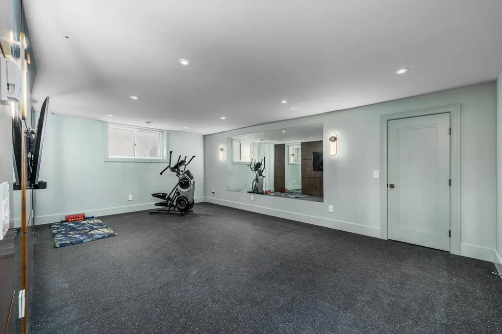 1911 52 Street NW Calgary AB T3B 1C3