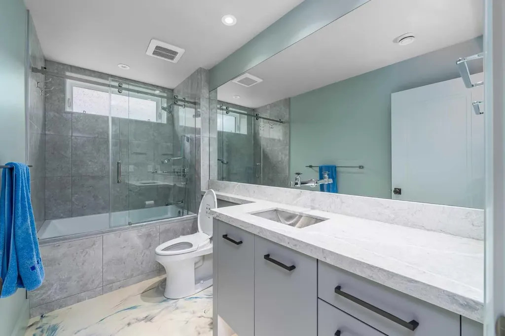 1911 52 Street NW Calgary AB T3B 1C3
