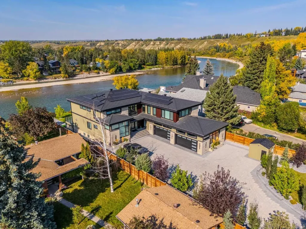 1911 52 Street NW Calgary AB T3B 1C3