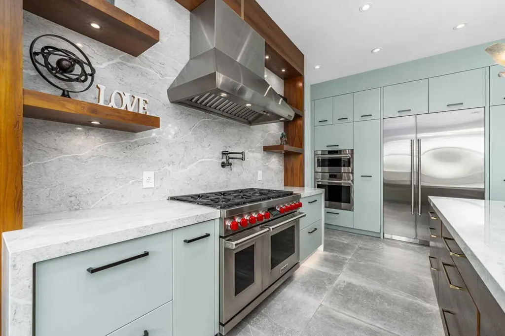 1911 52 Street NW Calgary AB T3B 1C3