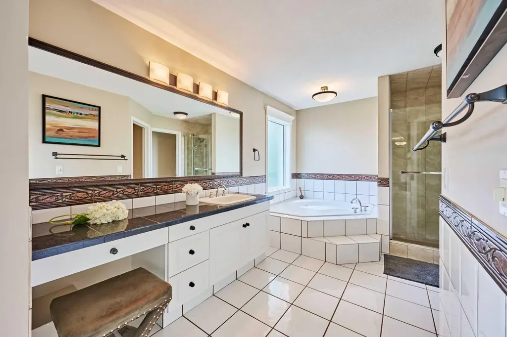 4057 Edgevalley Landing NW Calgary AB T3A 5H5