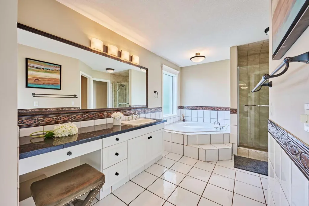 4057 Edgevalley Landing NW Calgary AB T3A 5H5