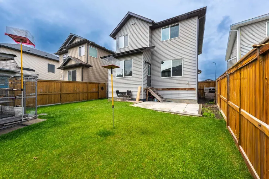 18 Skyview Shores Place NE Calgary AB T3N 0H7
