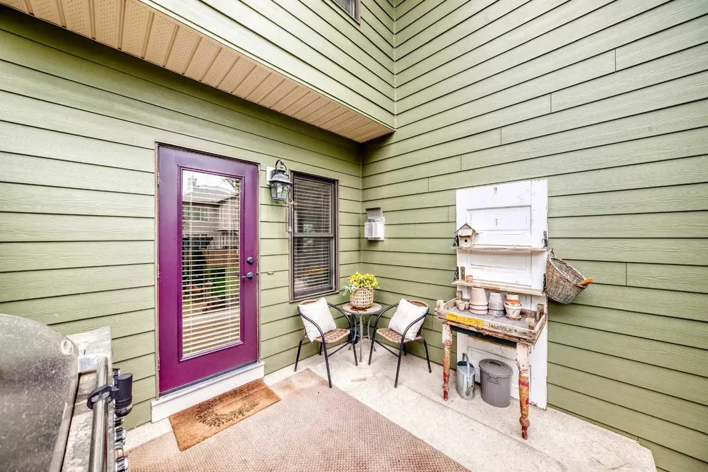 12 Chapala Heath SE Calgary AB T2X 3P9