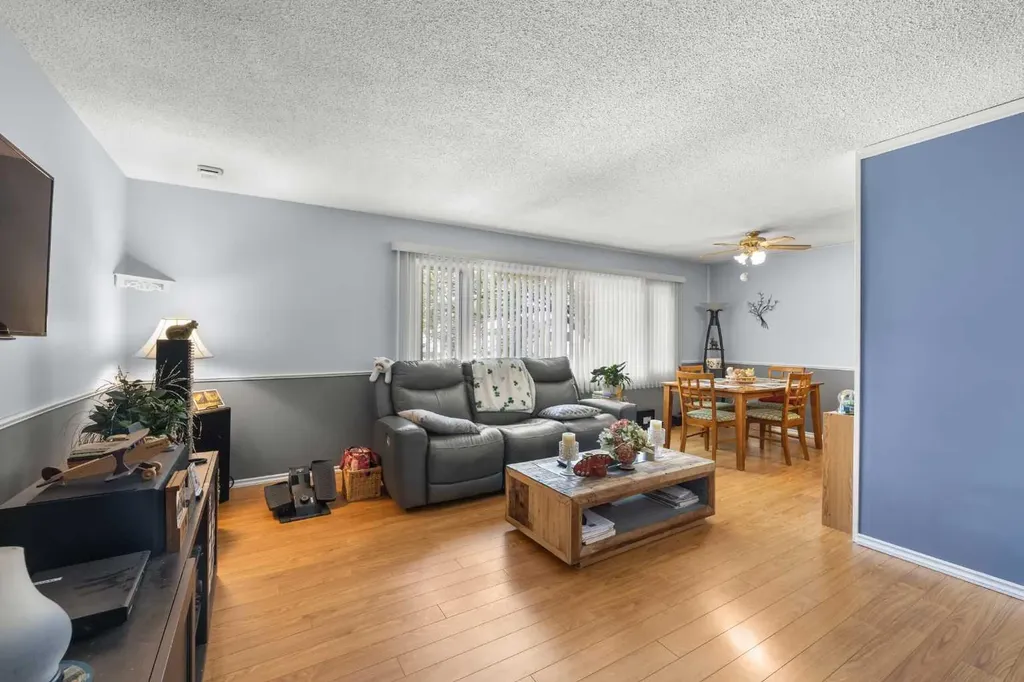 272 Huntington Close NE Calgary AB T2K 5B3
