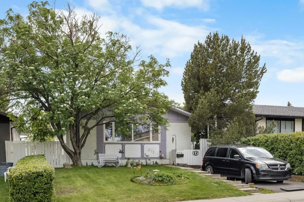 272 Huntington Close NE Calgary AB T2K 5B3