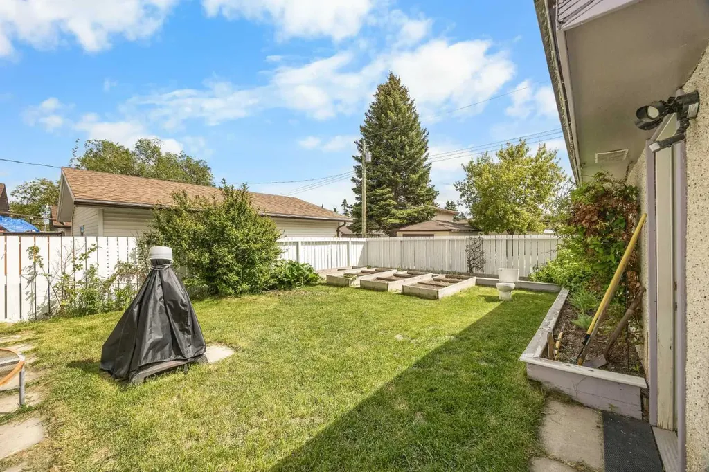 272 Huntington Close NE Calgary AB T2K 5B3
