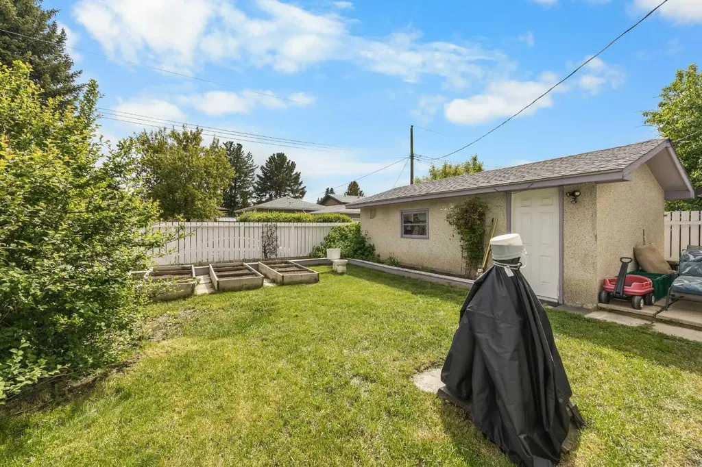 272 Huntington Close NE Calgary AB T2K 5B3