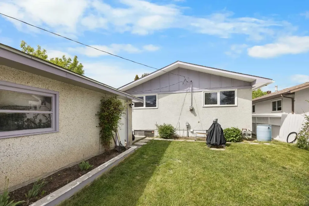 272 Huntington Close NE Calgary AB T2K 5B3