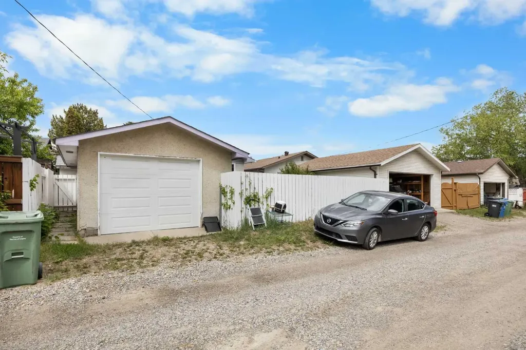 272 Huntington Close NE Calgary AB T2K 5B3