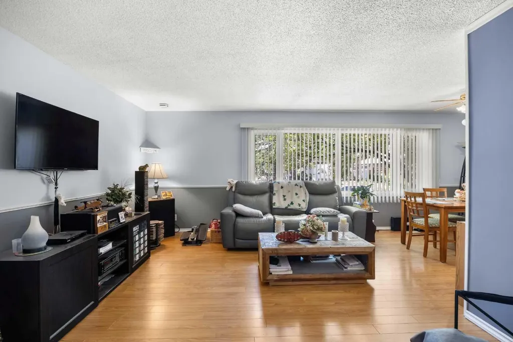 272 Huntington Close NE Calgary AB T2K 5B3