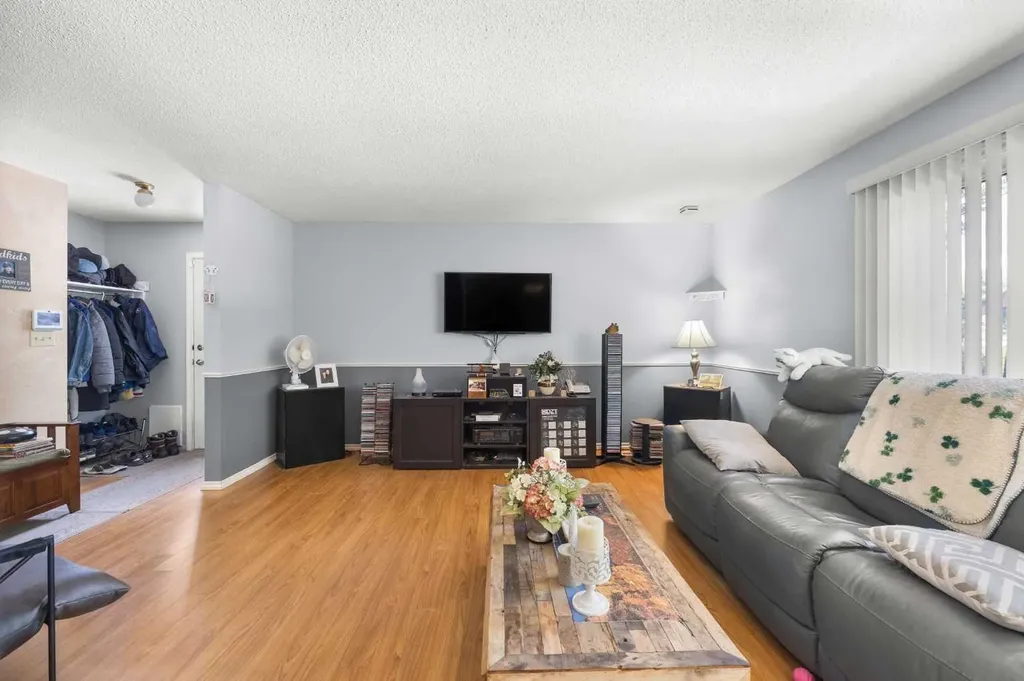 272 Huntington Close NE Calgary AB T2K 5B3