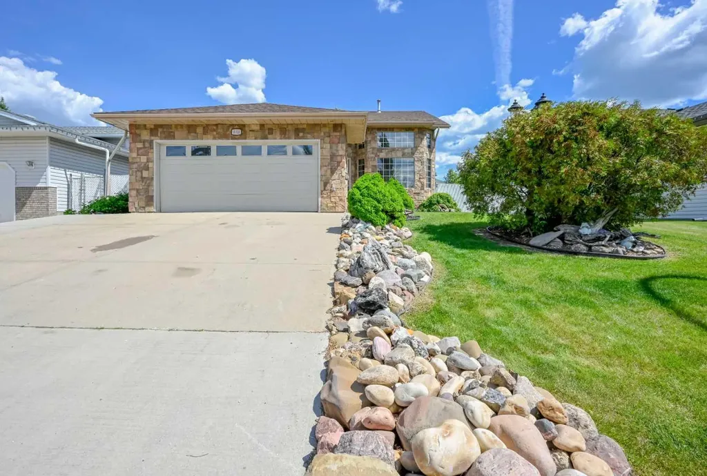 11321 95 Street Grande Prairie AB T8V 6T6