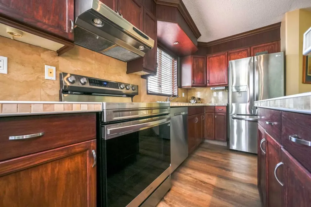 11321 95 Street Grande Prairie AB T8V 6T6