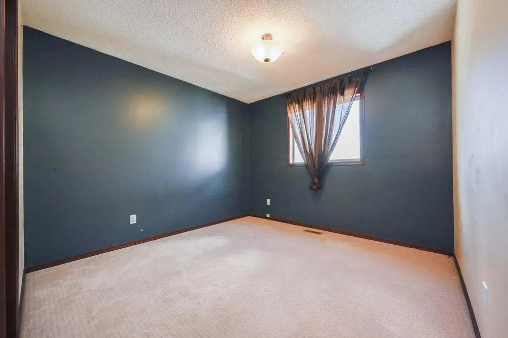 11321 95 Street Grande Prairie AB T8V 6T6