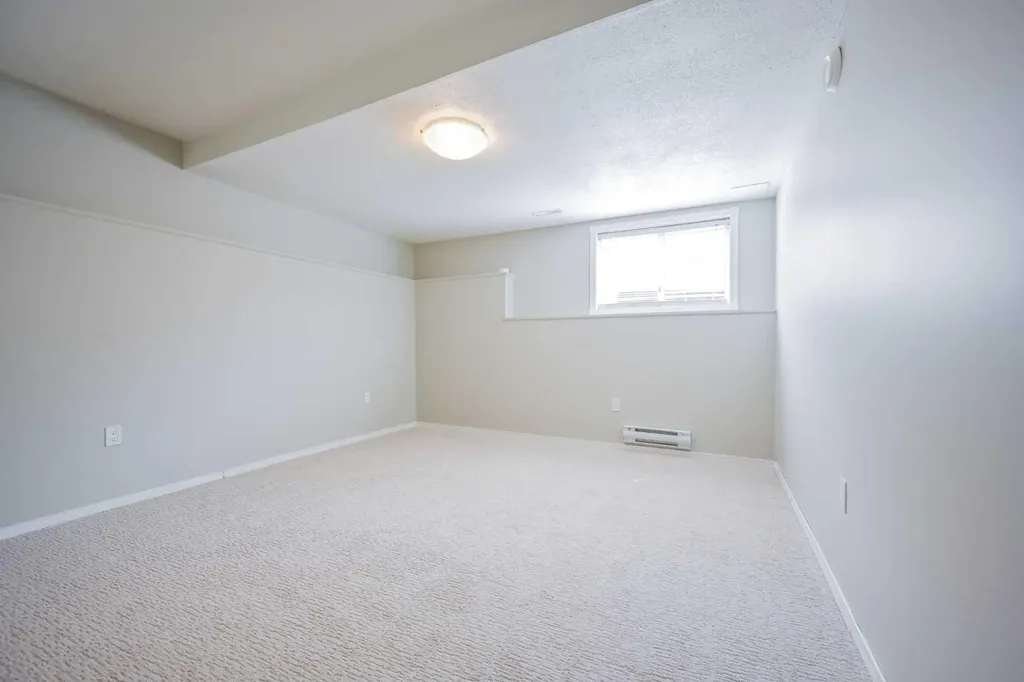 11321 95 Street Grande Prairie AB T8V 6T6