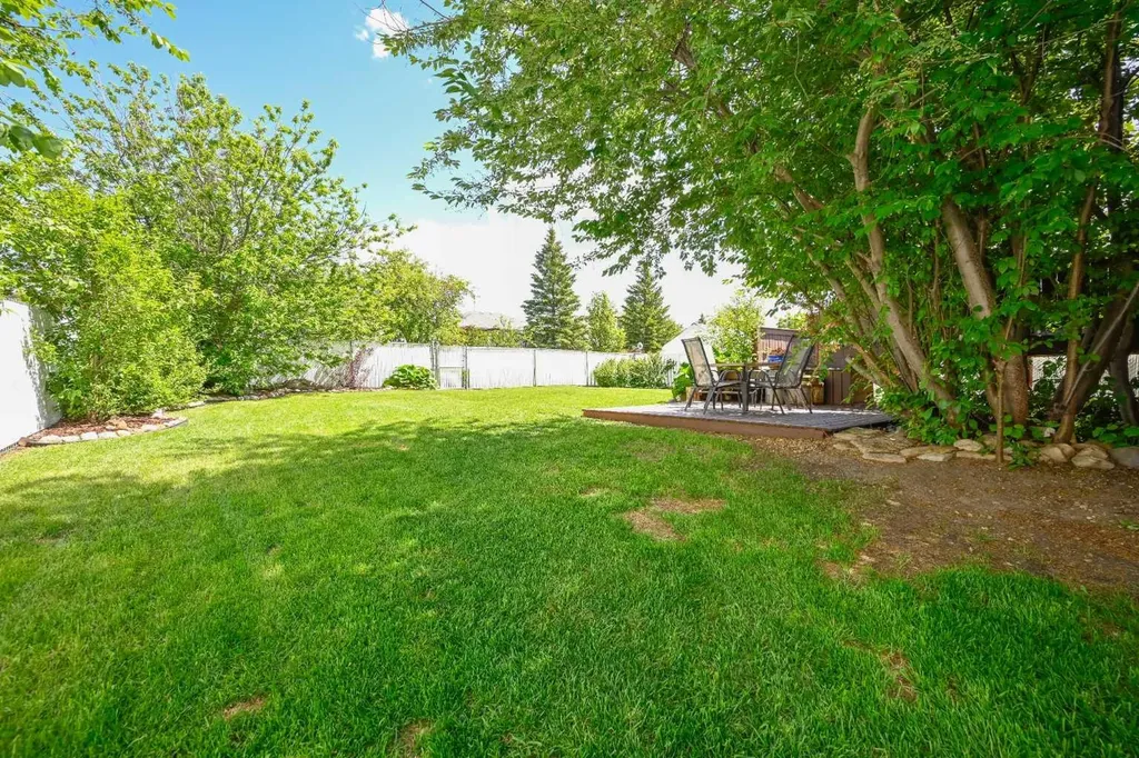 11321 95 Street Grande Prairie AB T8V 6T6
