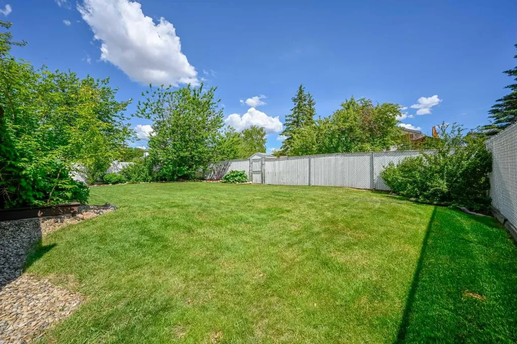 11321 95 Street Grande Prairie AB T8V 6T6