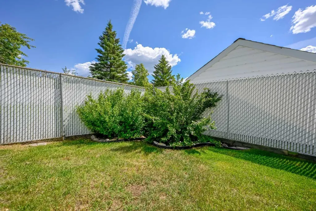 11321 95 Street Grande Prairie AB T8V 6T6