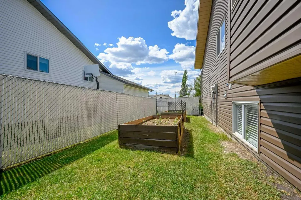 11321 95 Street Grande Prairie AB T8V 6T6