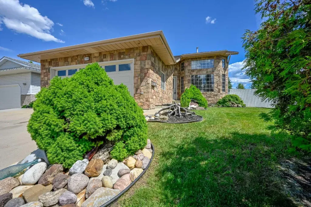 11321 95 Street Grande Prairie AB T8V 6T6
