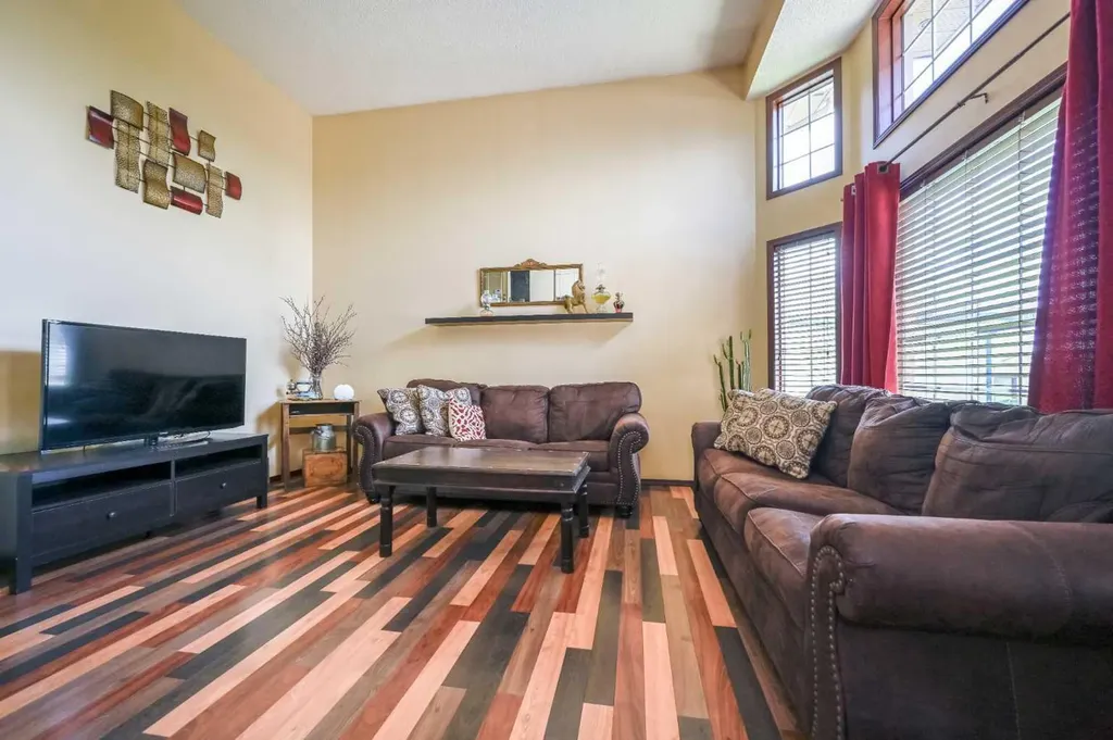 11321 95 Street Grande Prairie AB T8V 6T6