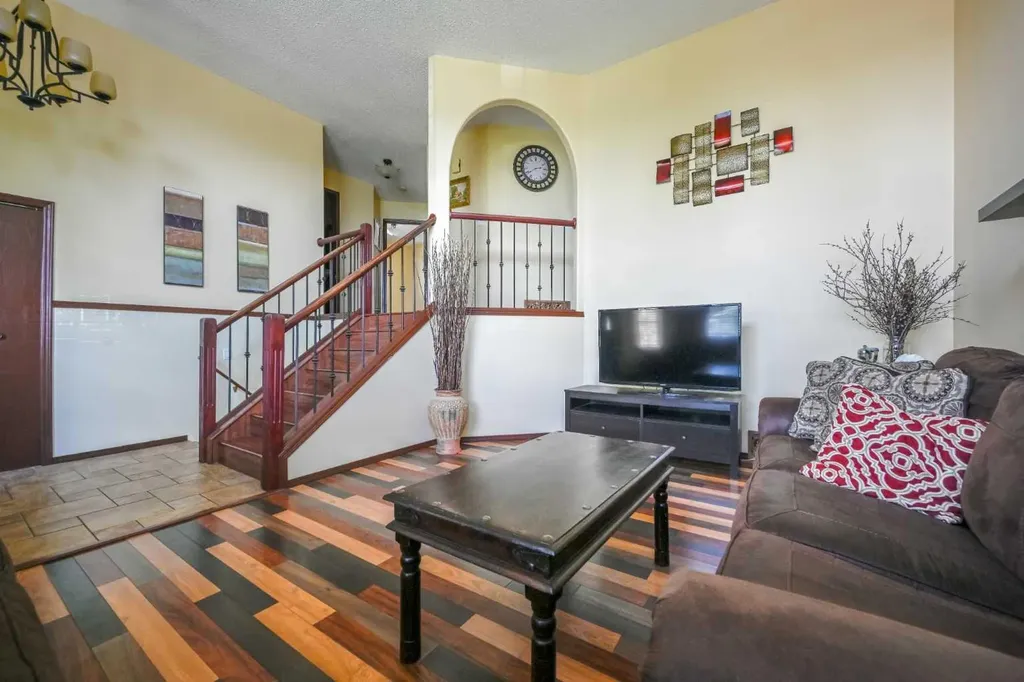 11321 95 Street Grande Prairie AB T8V 6T6