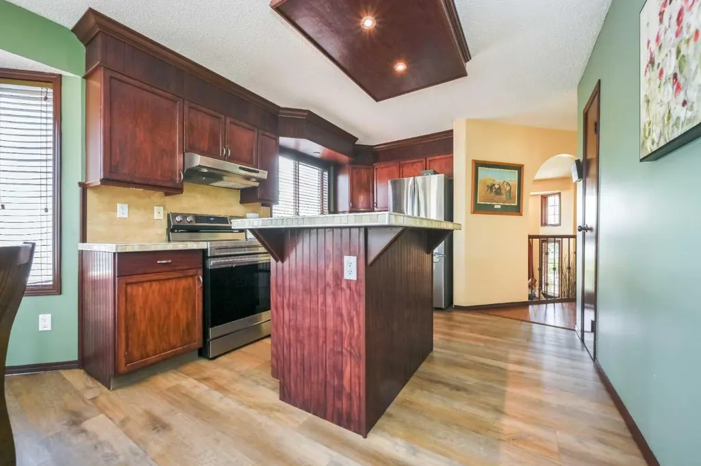 11321 95 Street Grande Prairie AB T8V 6T6