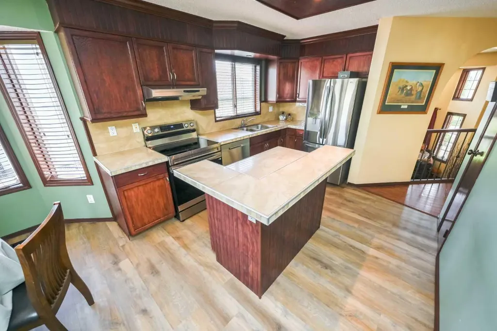 11321 95 Street Grande Prairie AB T8V 6T6