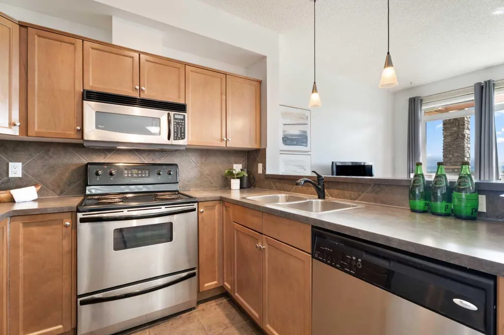 153 Rockyledge View NW Calgary AB T3G 5Y5
