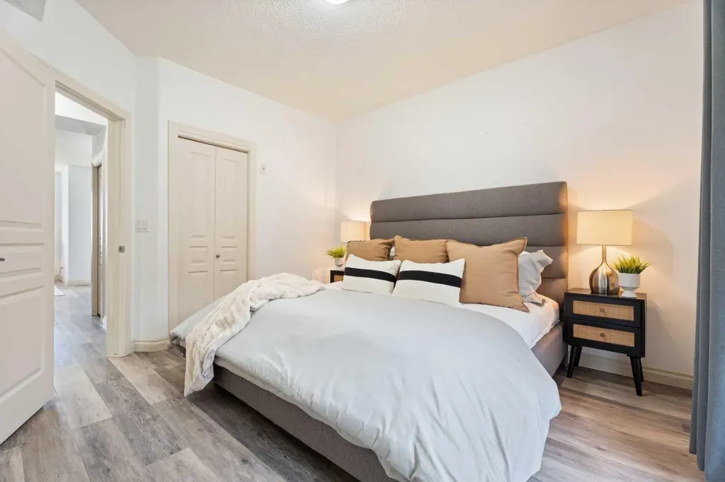 153 Rockyledge View NW Calgary AB T3G 5Y5