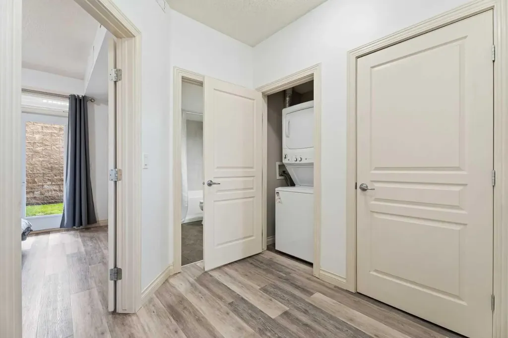 153 Rockyledge View NW Calgary AB T3G 5Y5