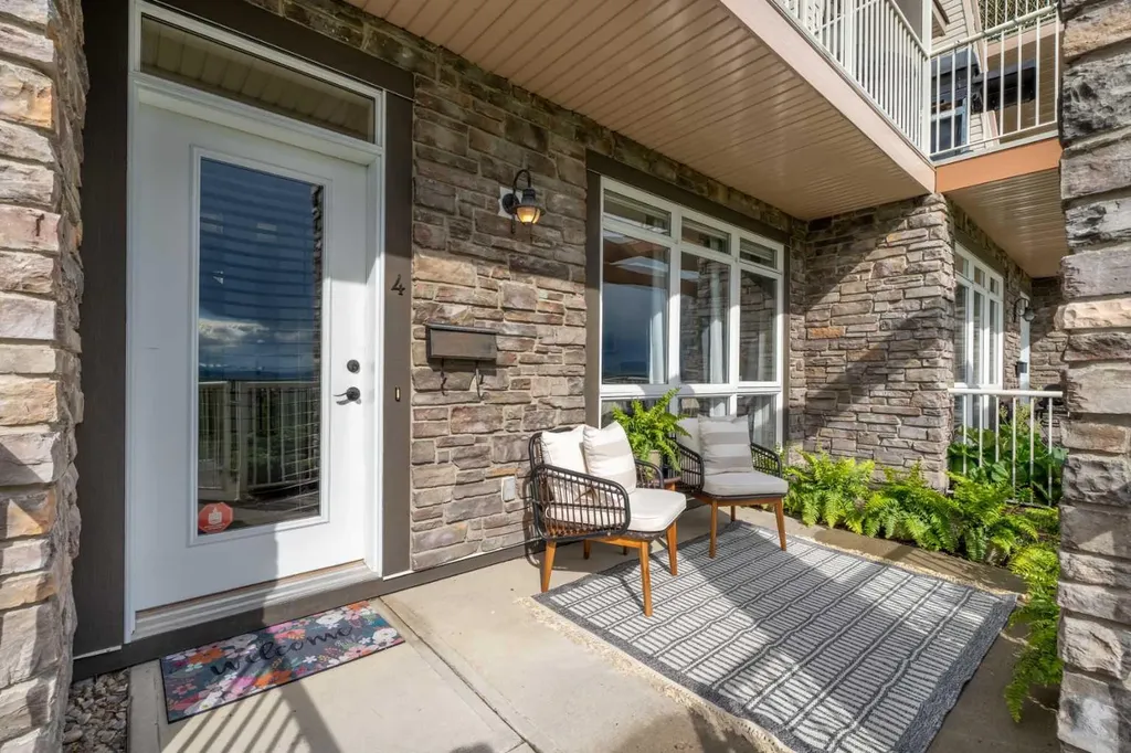 153 Rockyledge View NW Calgary AB T3G 5Y5