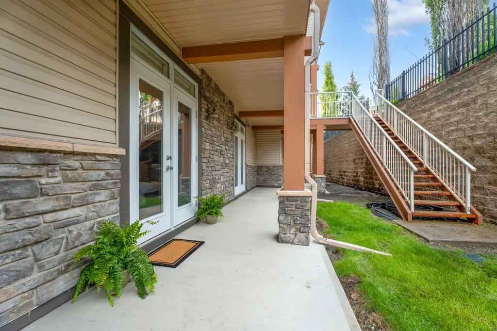 153 Rockyledge View NW Calgary AB T3G 5Y5