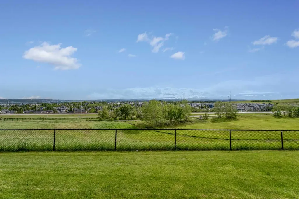 153 Rockyledge View NW Calgary AB T3G 5Y5