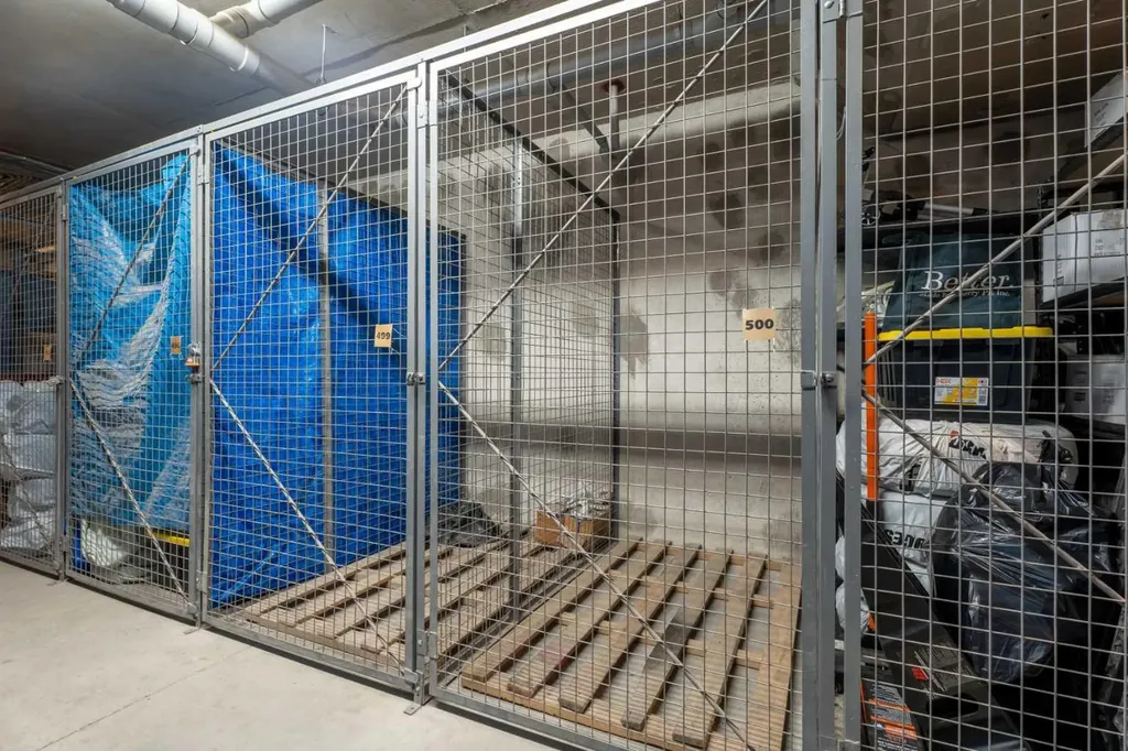 153 Rockyledge View NW Calgary AB T3G 5Y5