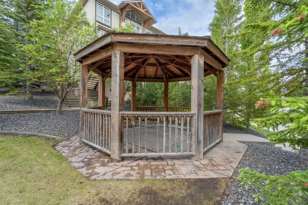 153 Rockyledge View NW Calgary AB T3G 5Y5