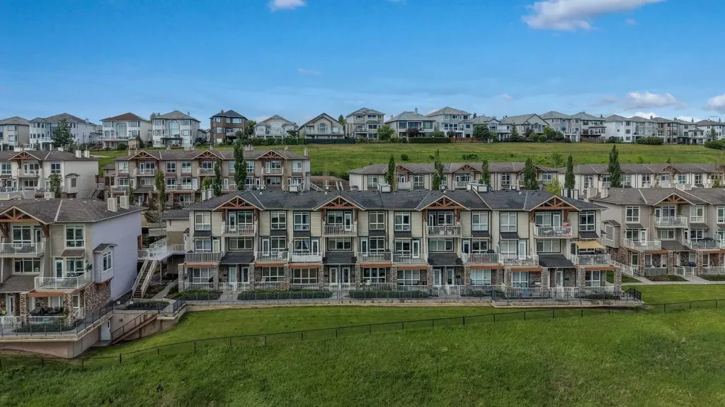 153 Rockyledge View NW Calgary AB T3G 5Y5