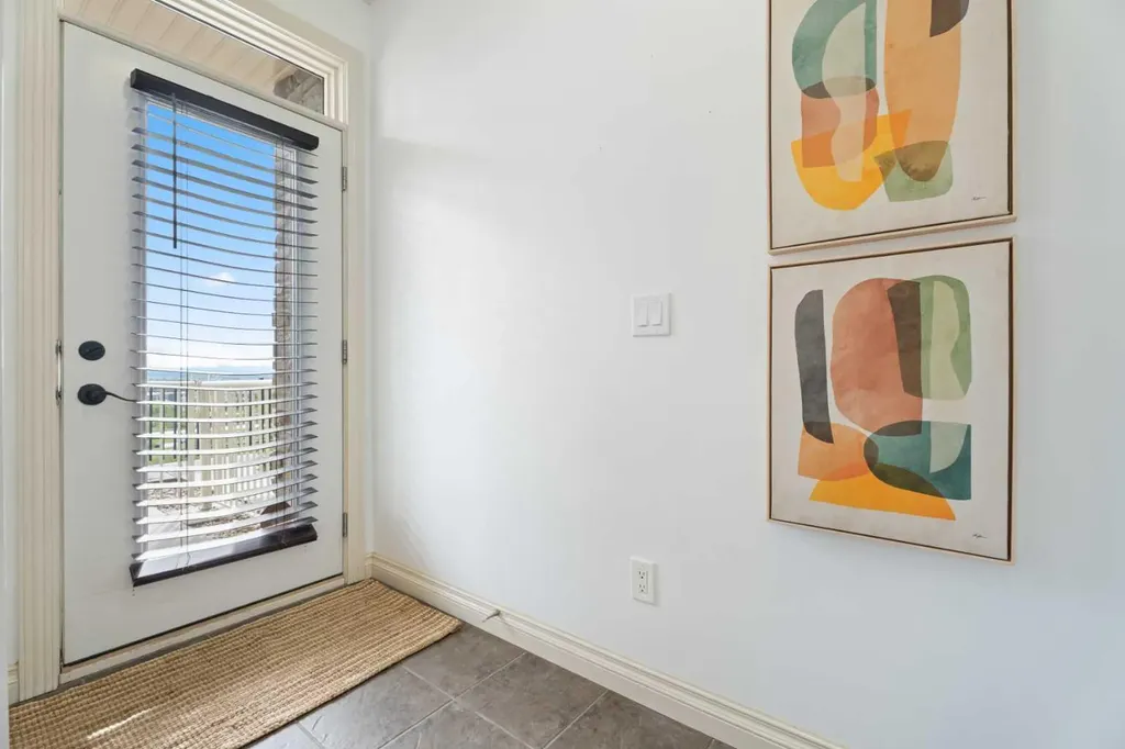 153 Rockyledge View NW Calgary AB T3G 5Y5