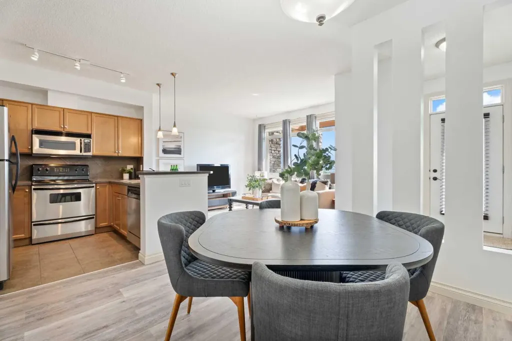 153 Rockyledge View NW Calgary AB T3G 5Y5