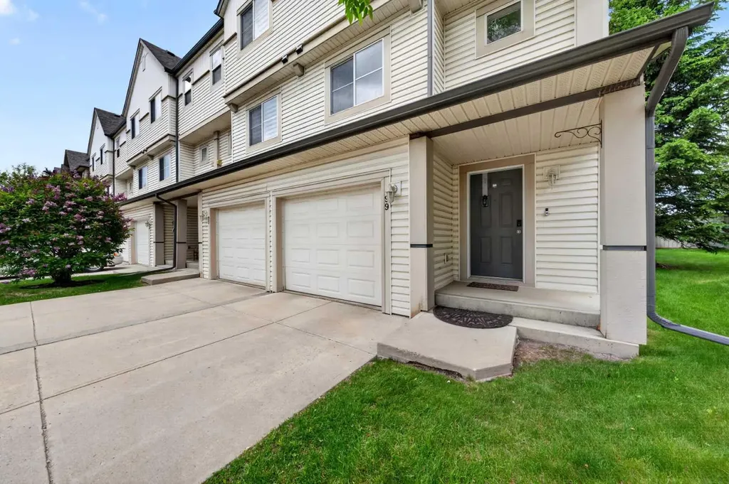 99 Copperfield Court SE Calgary AB T2Z 4Z3