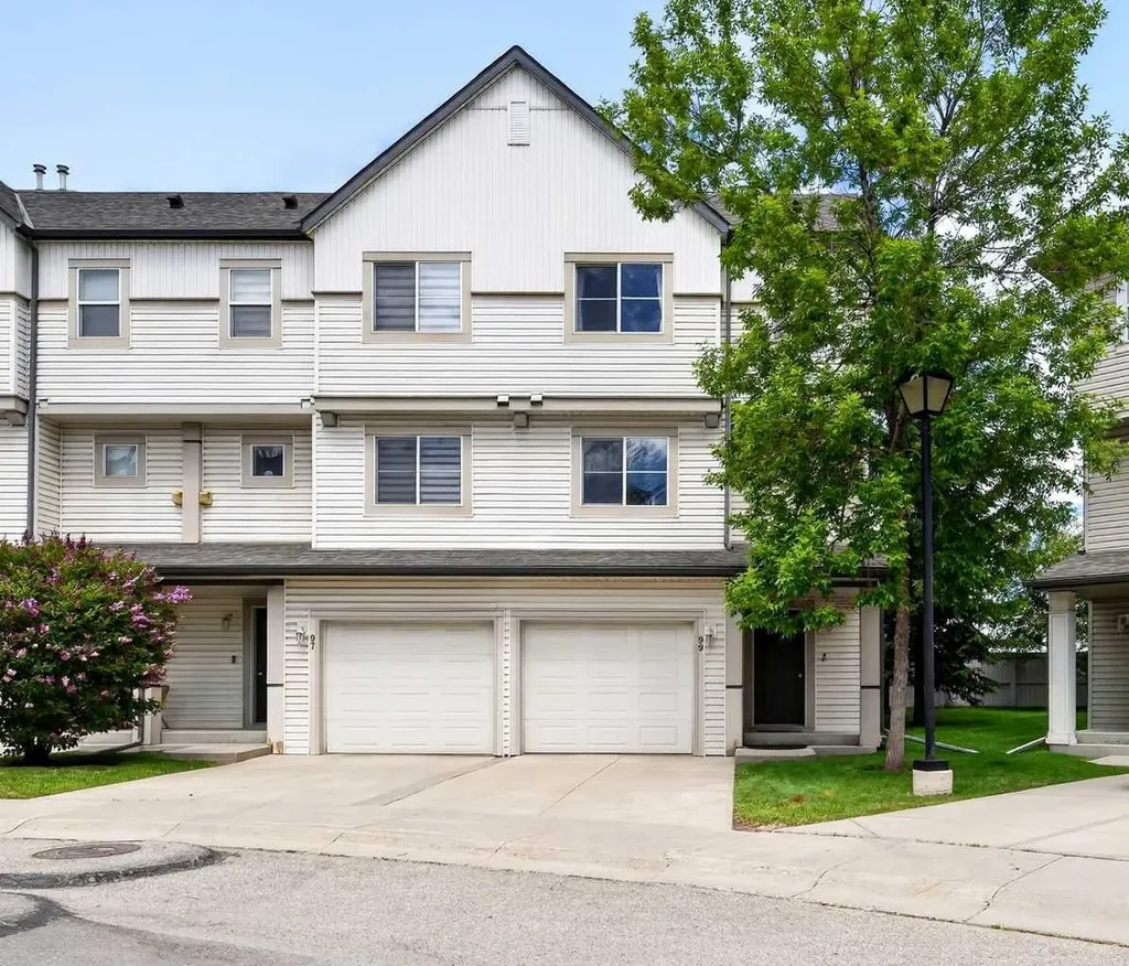 99 Copperfield Court SE Calgary AB T2Z 4Z3
