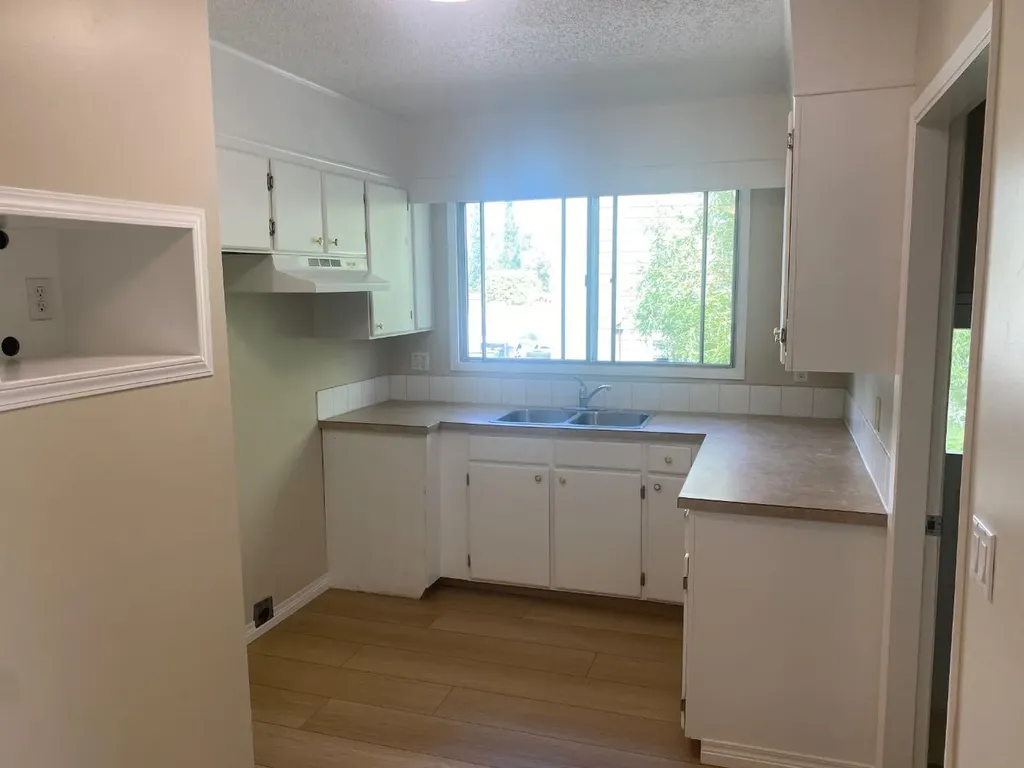 6321-B Enevold Drive Camrose AB T4V 3K1