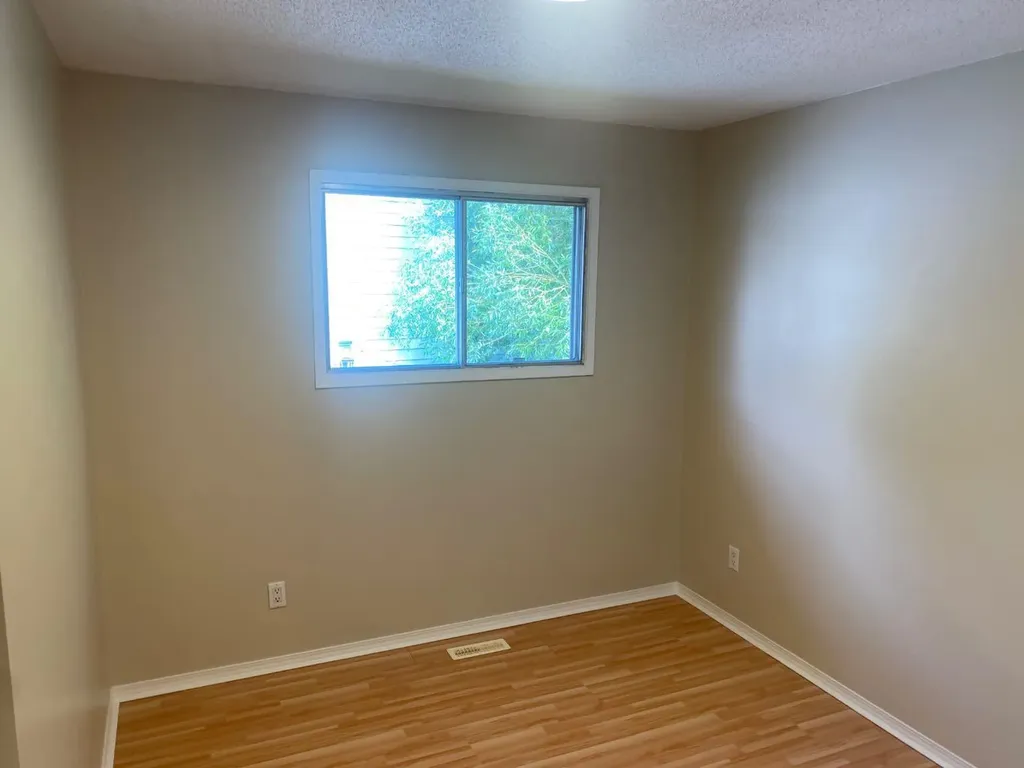 6321-B Enevold Drive Camrose AB T4V 3K1