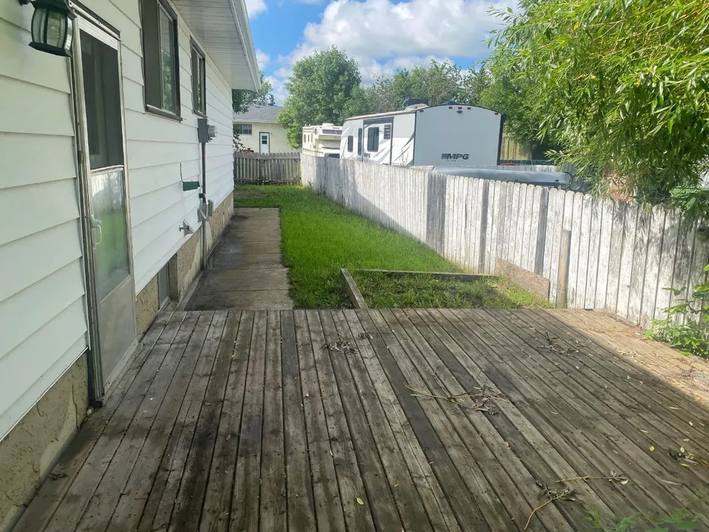 6321-B Enevold Drive Camrose AB T4V 3K1