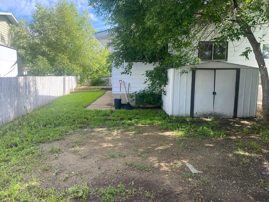 6321-B Enevold Drive Camrose AB T4V 3K1