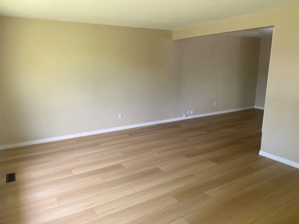 6321-B Enevold Drive Camrose AB T4V 3K1