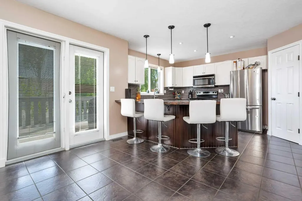9 Archibald Crescent Red Deer AB T4R 2X3