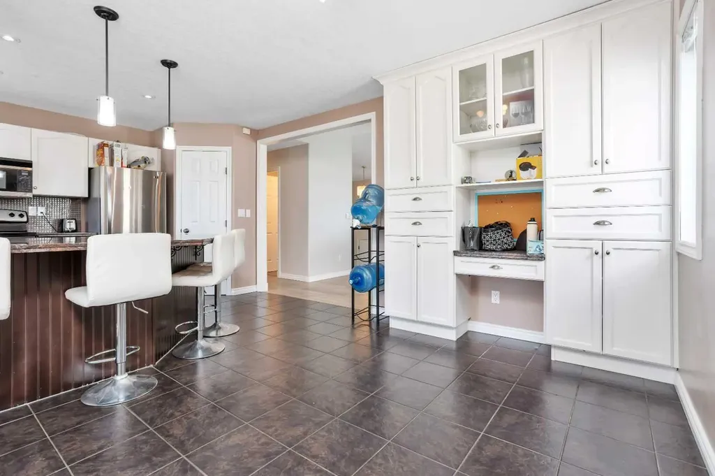 9 Archibald Crescent Red Deer AB T4R 2X3